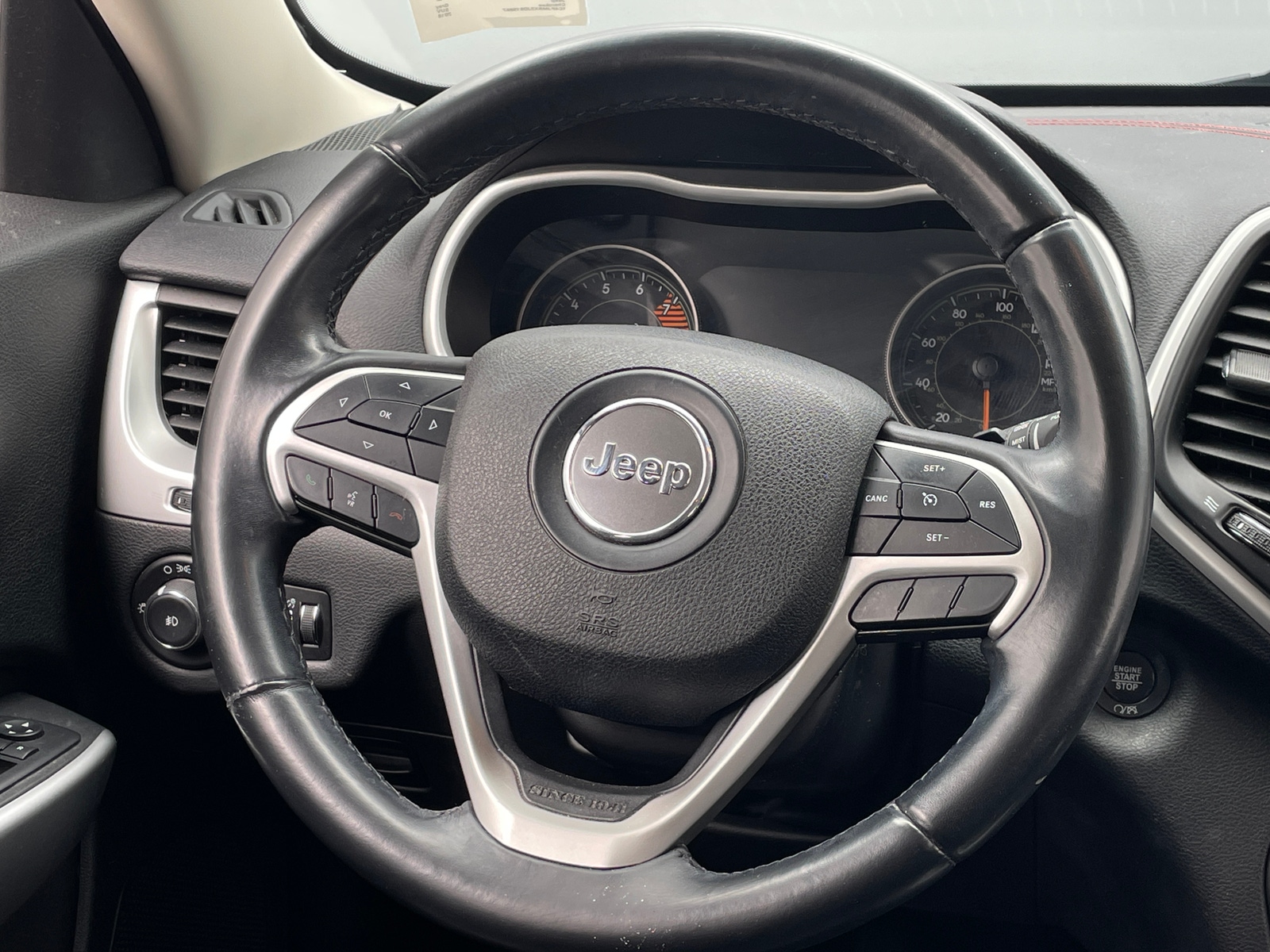 Thumbnail: 2018 Jeep Cherokee - 5