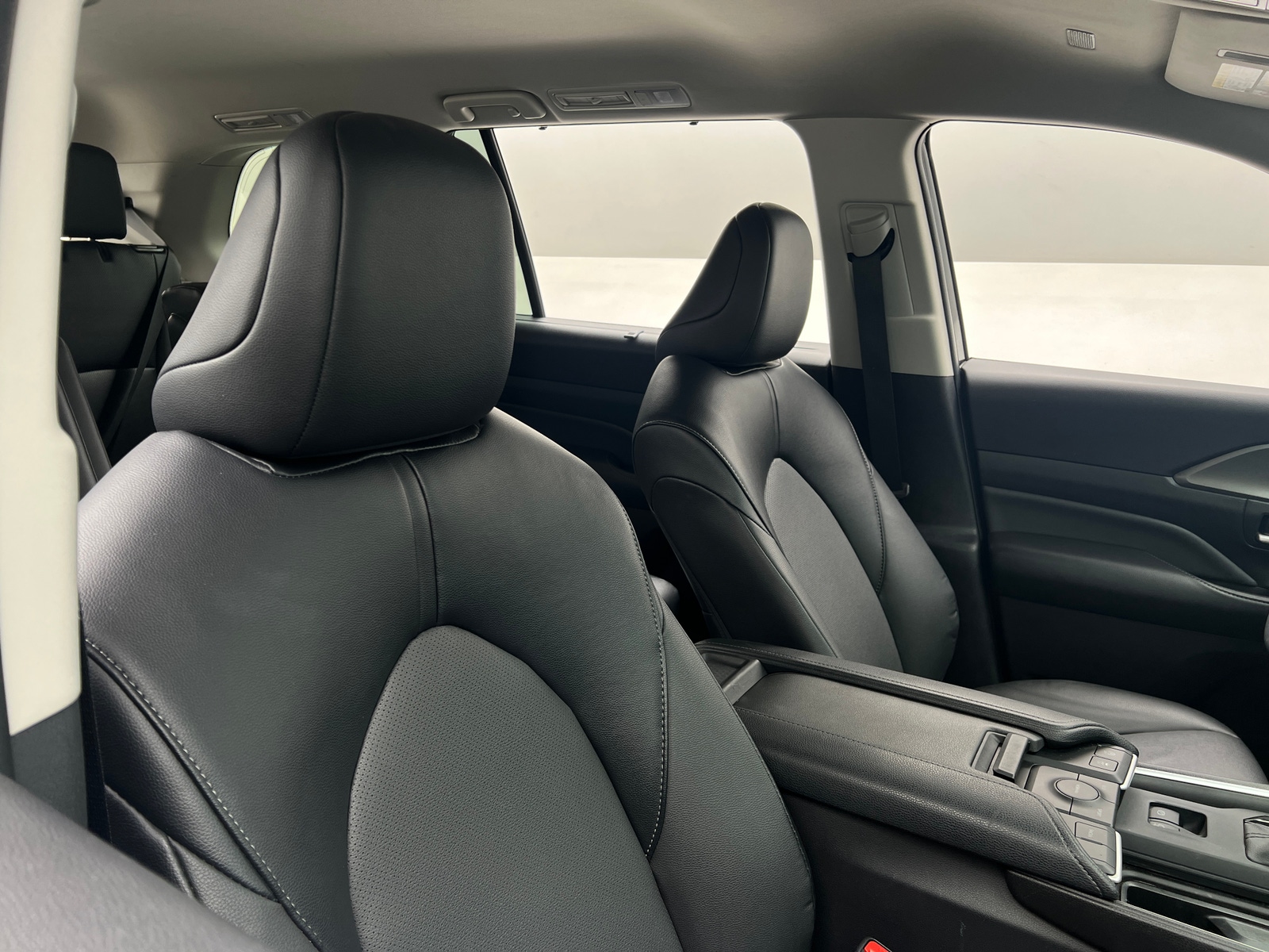 Thumbnail: 2025 Toyota Grand Highlander - 2