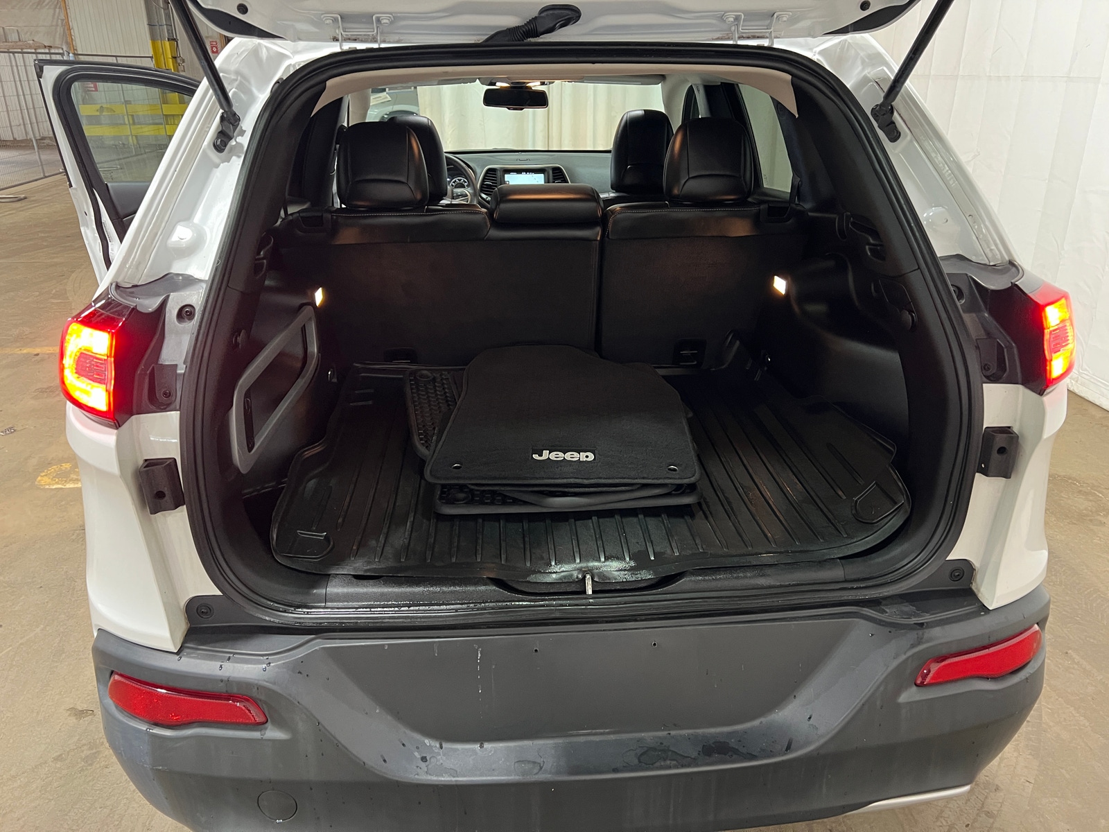 Thumbnail: 2014 Jeep Cherokee - 6