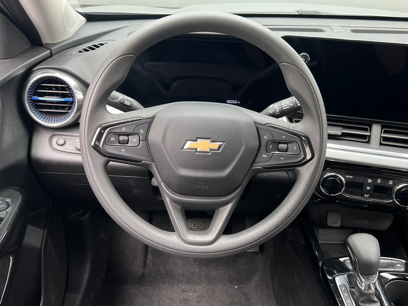 Thumbnail: 2025 Chevrolet Trax - 5