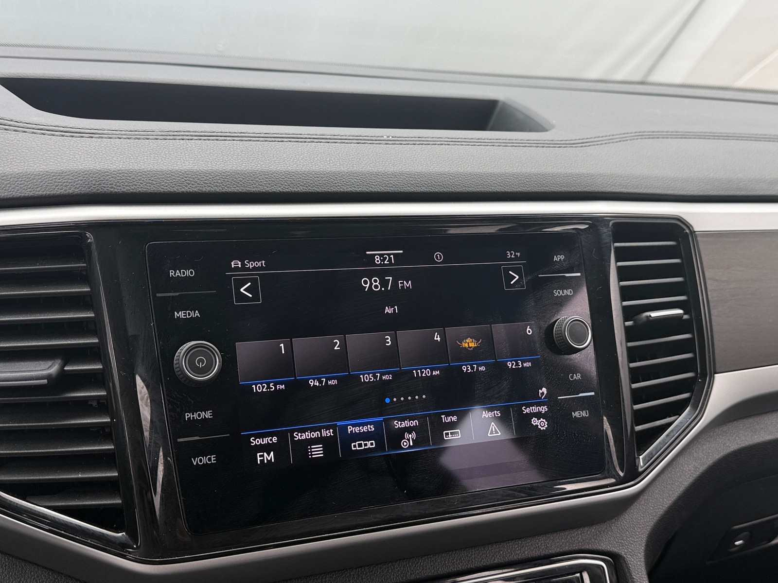 Thumbnail: 2023 Volkswagen Atlas - 3