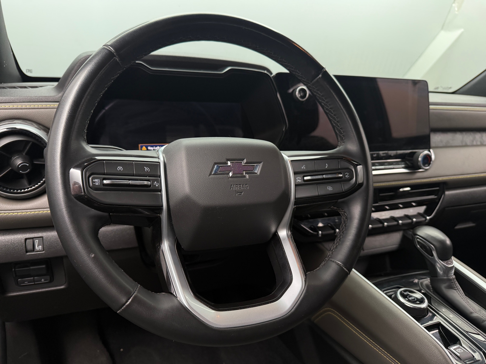 Thumbnail: 2024 Chevrolet Colorado - 4