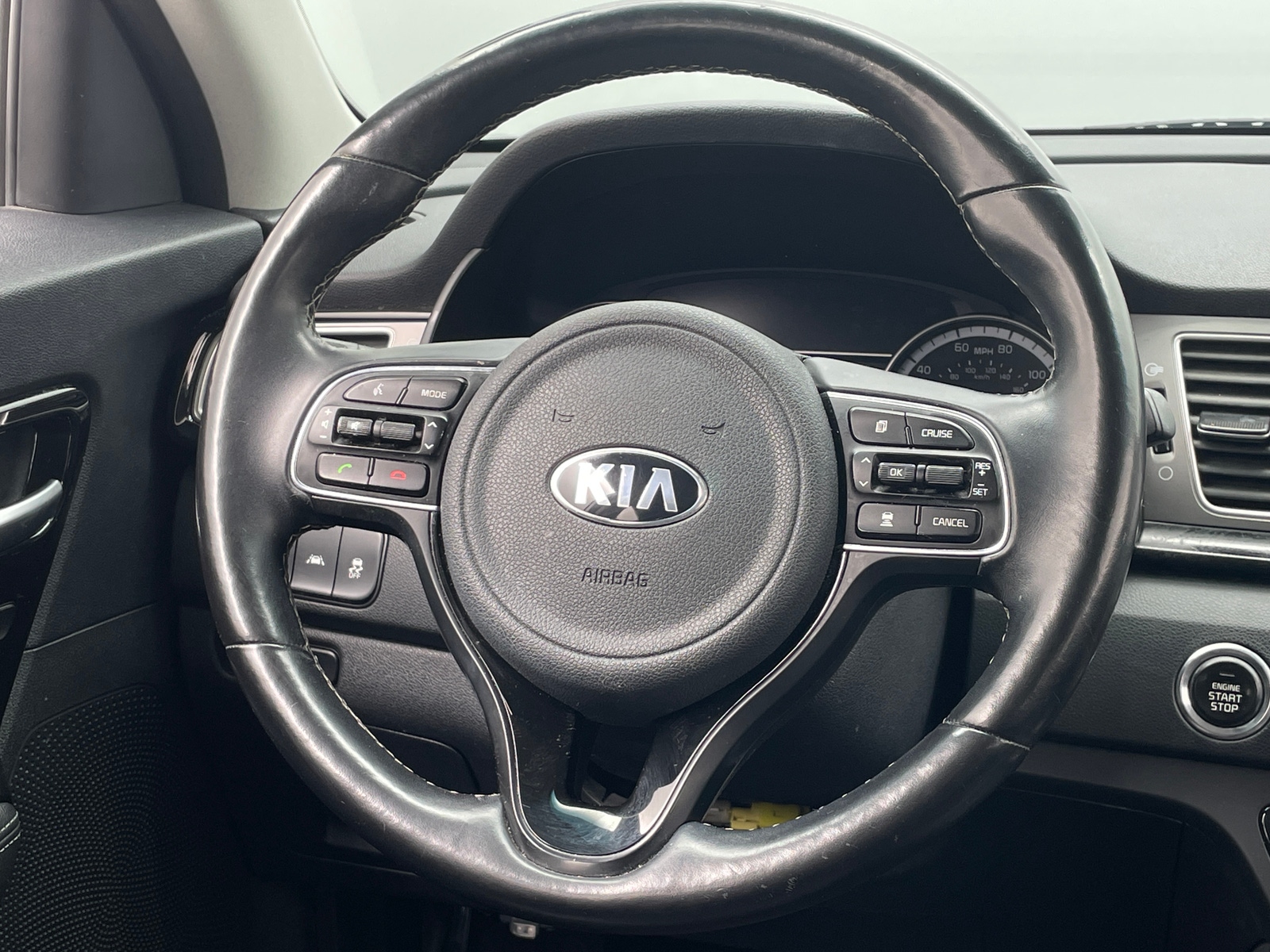 Thumbnail: 2017 Kia Niro - 4