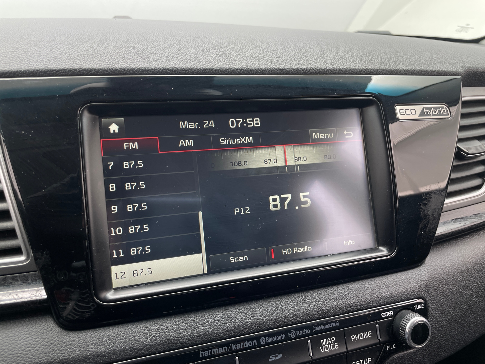 Thumbnail: 2017 Kia Niro - 3