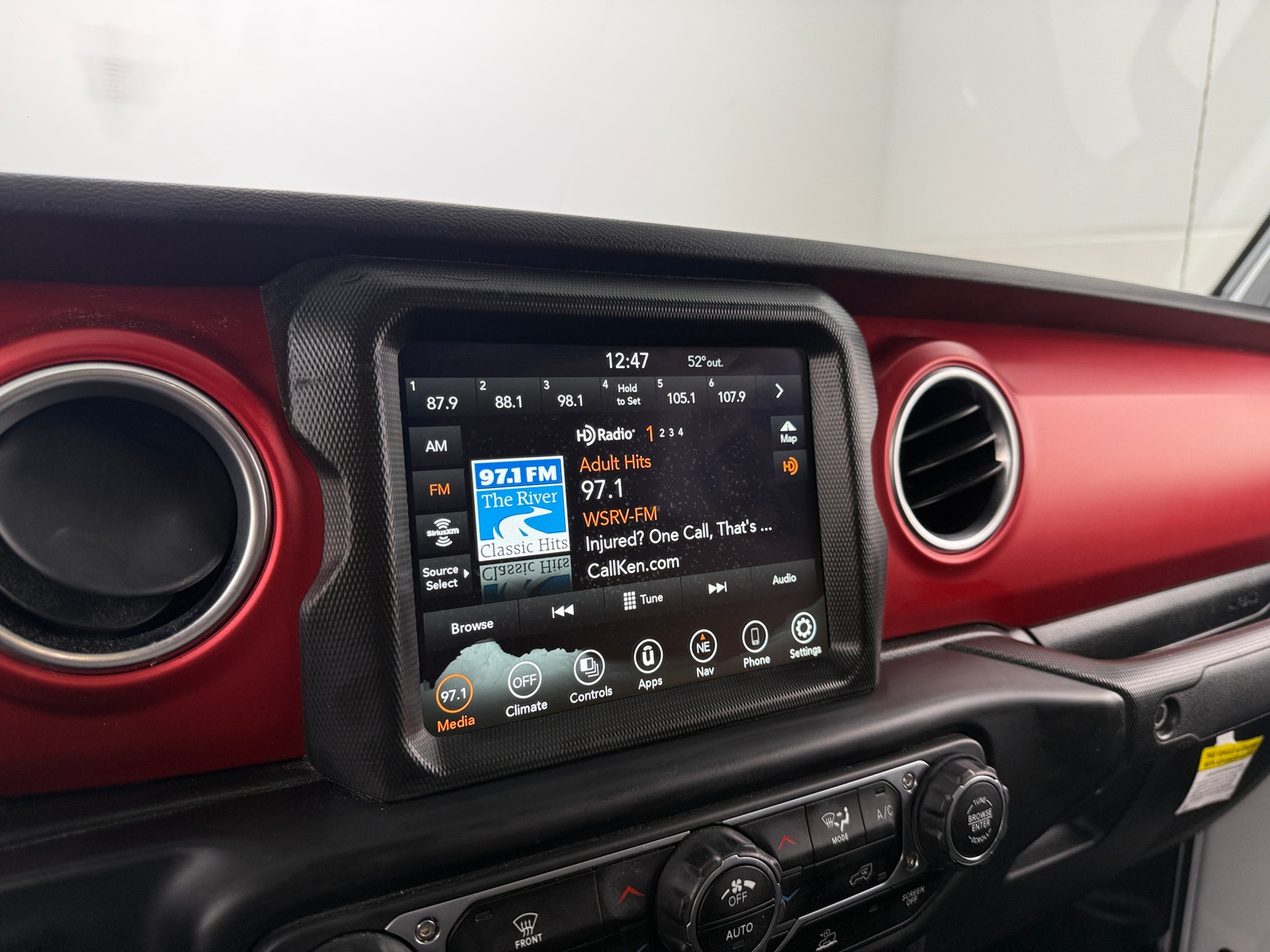 Thumbnail: 2021 Jeep Gladiator - 4