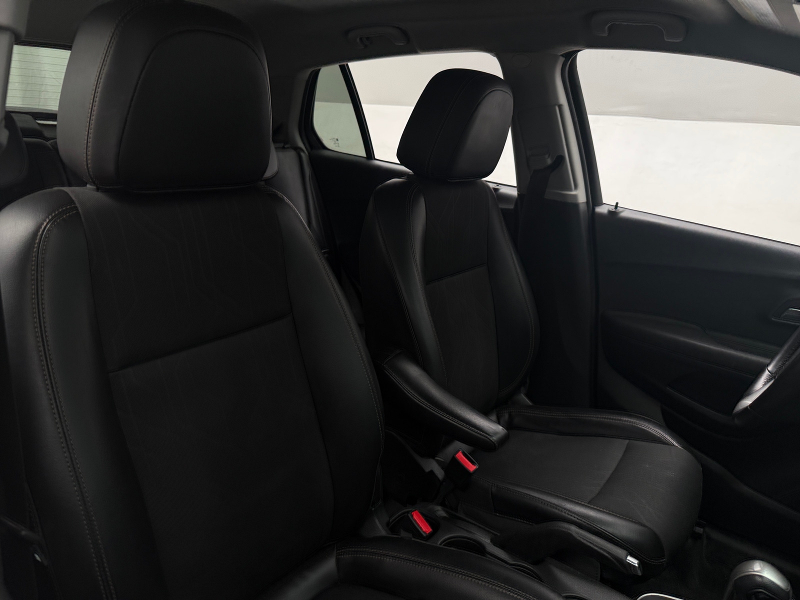 Thumbnail: 2017 Chevrolet Trax - 2