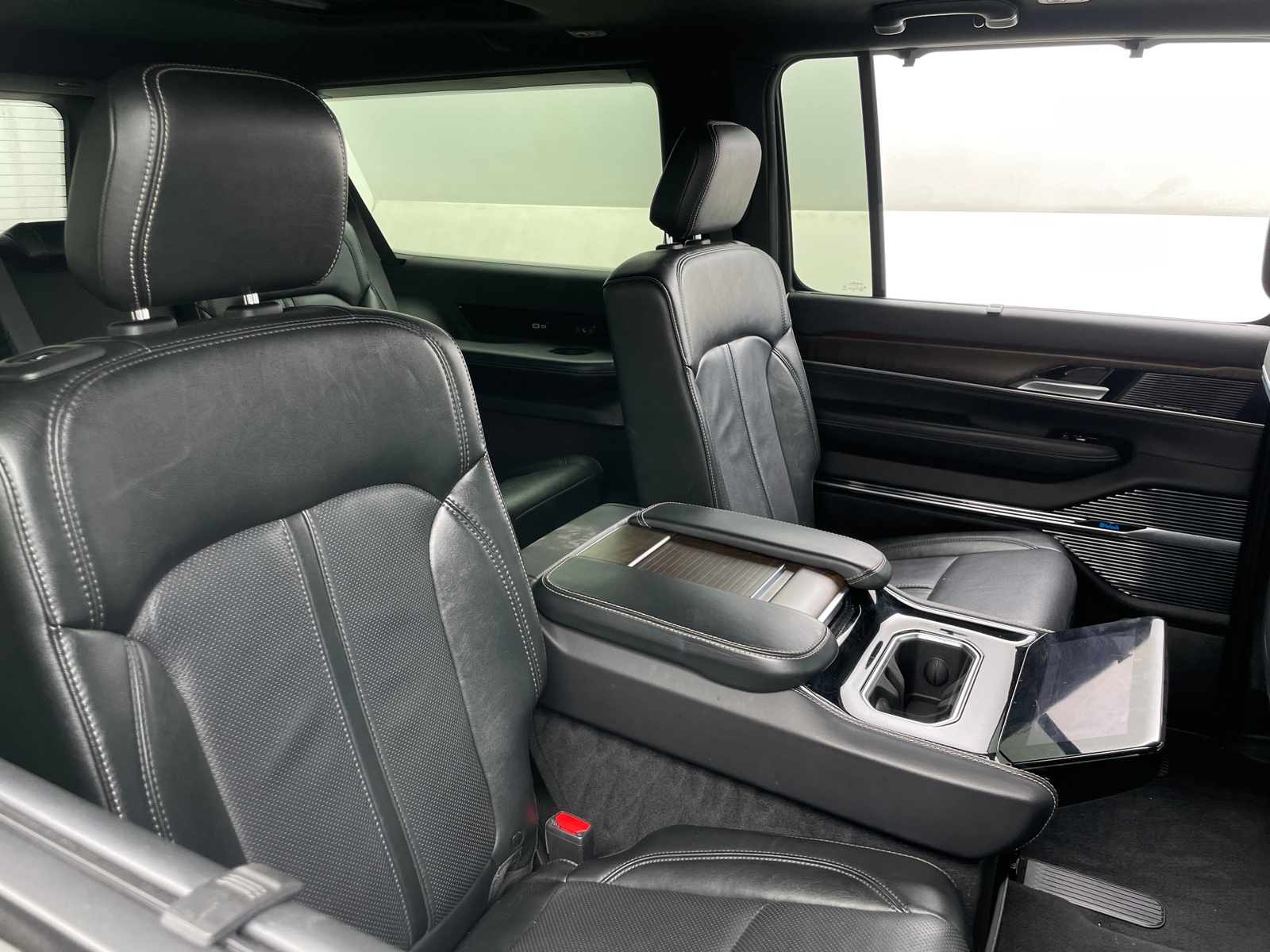 Thumbnail: 2024 Jeep Grand Wagoneer L - 5