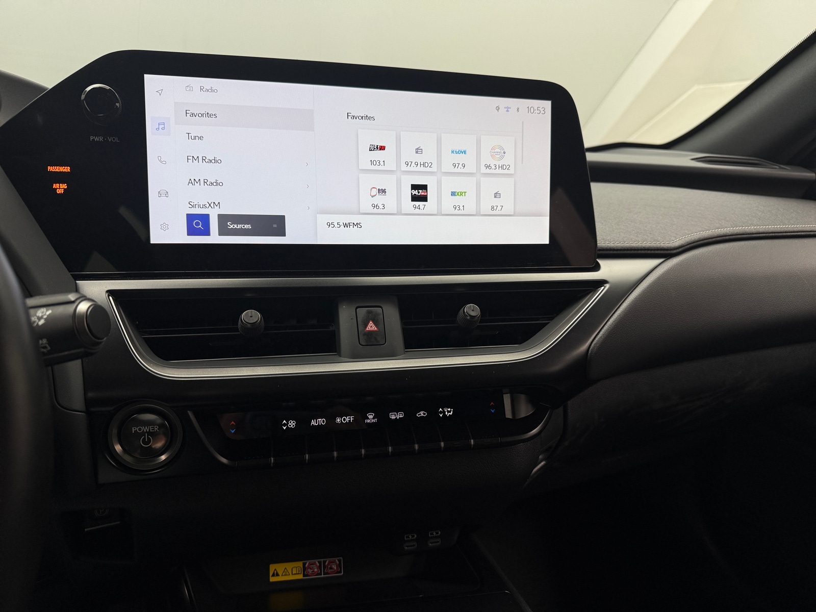 Thumbnail: 2024 Lexus UX - 3