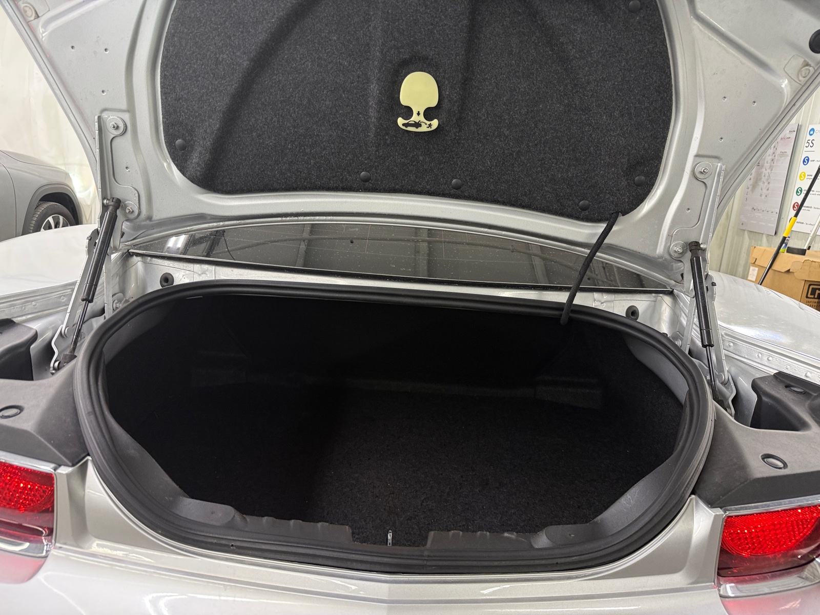 Thumbnail: 2011 Chevrolet Camaro - 6