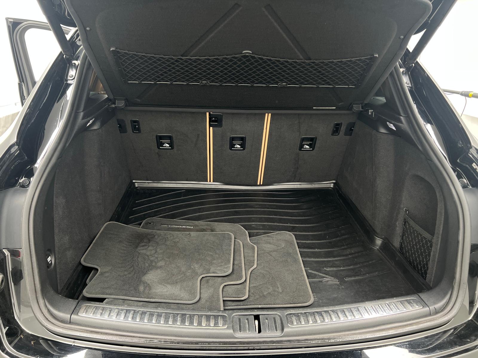 Thumbnail: 2018 Porsche Macan - 6