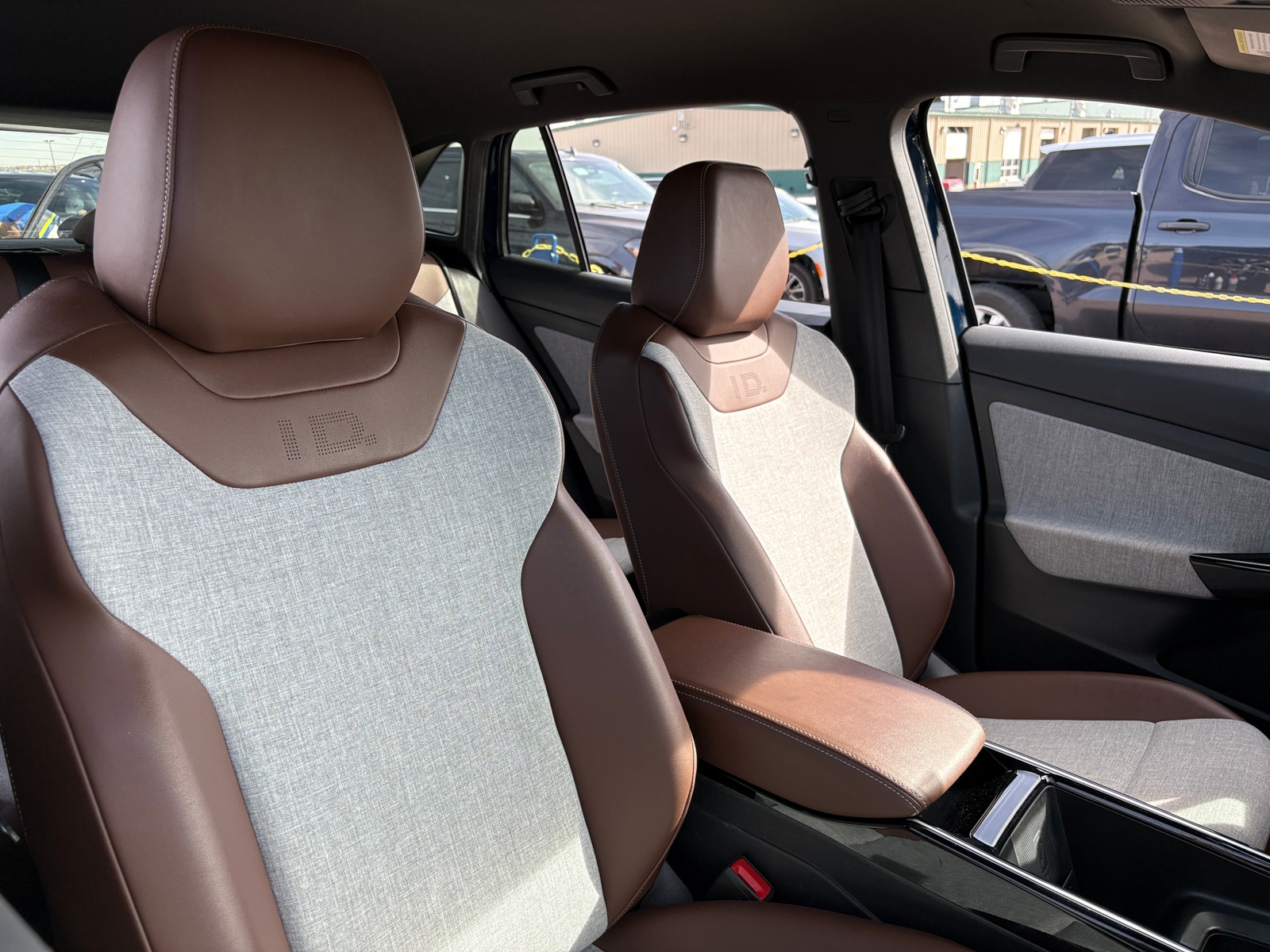 Thumbnail: 2023 Volkswagen ID.4 - 2