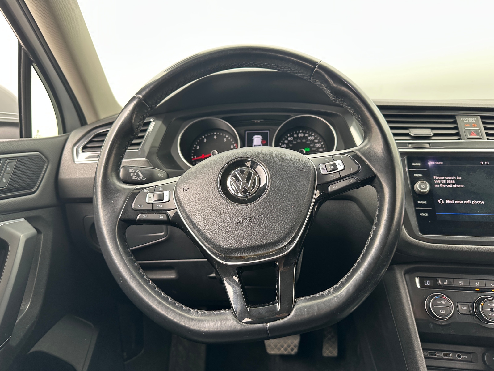 Thumbnail: 2018 Volkswagen Tiguan - 4