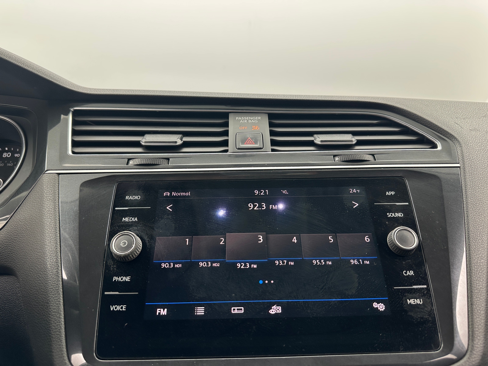 Thumbnail: 2018 Volkswagen Tiguan - 3