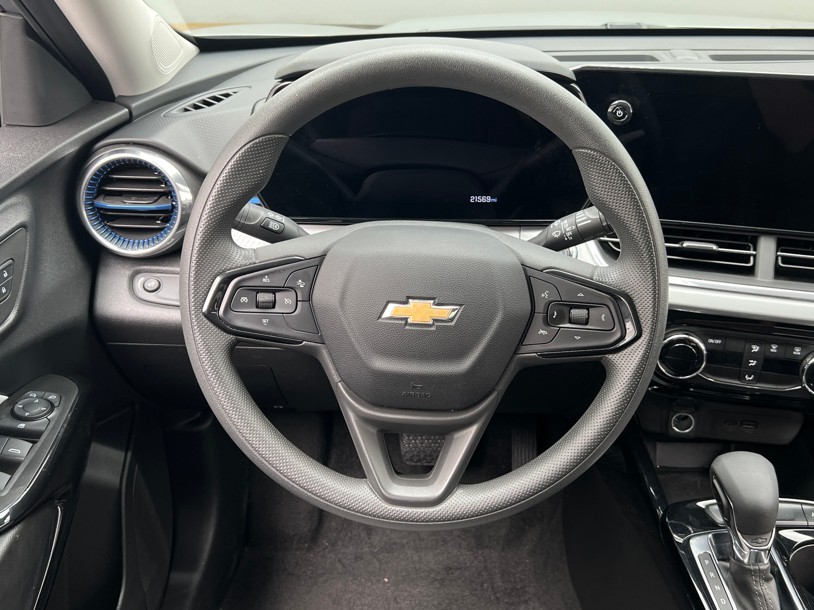 Thumbnail: 2025 Chevrolet Trax - 5