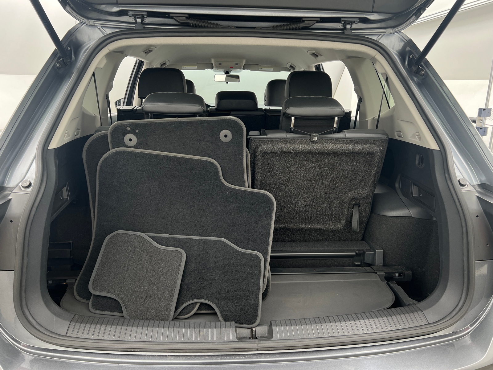 Thumbnail: 2018 Volkswagen Tiguan - 6