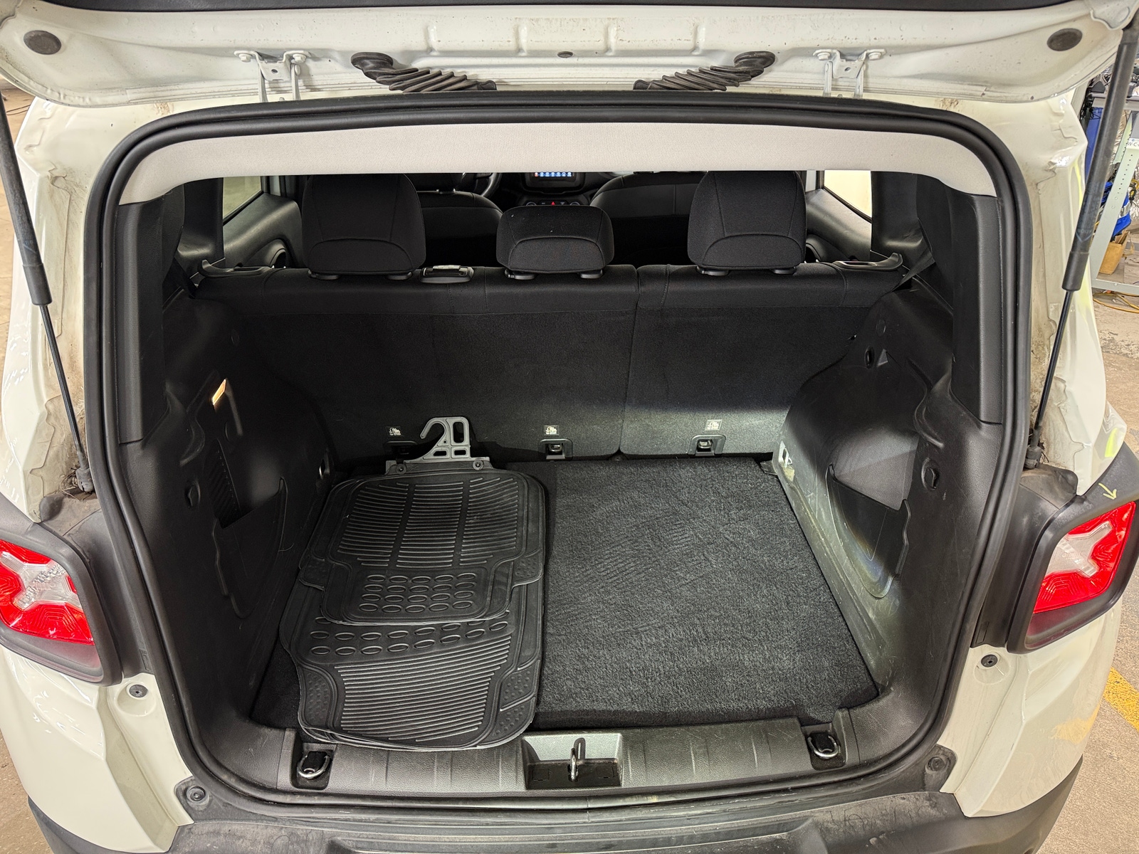 Thumbnail: 2020 Jeep Renegade - 7