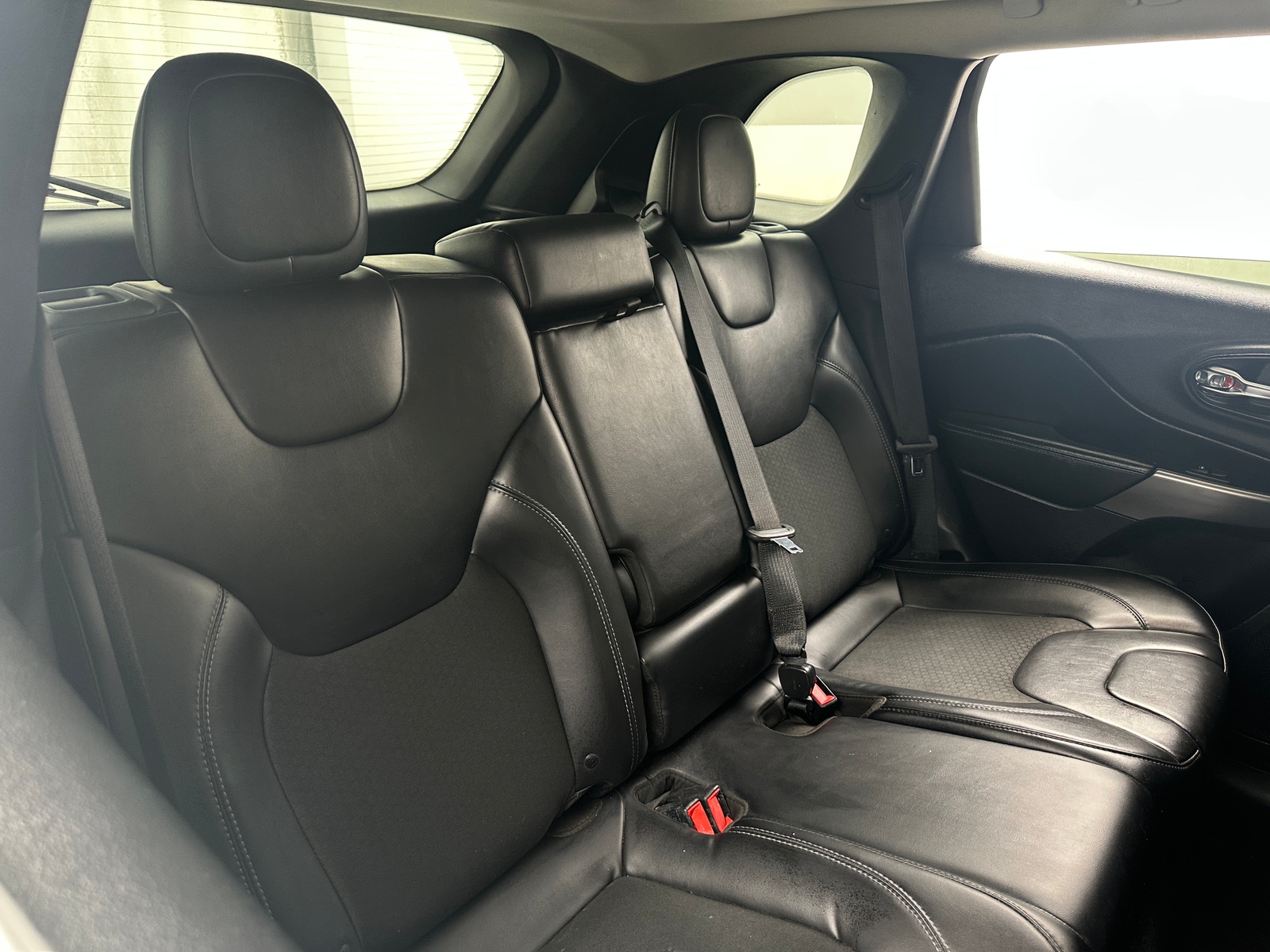 Thumbnail: 2019 Jeep Cherokee - 6