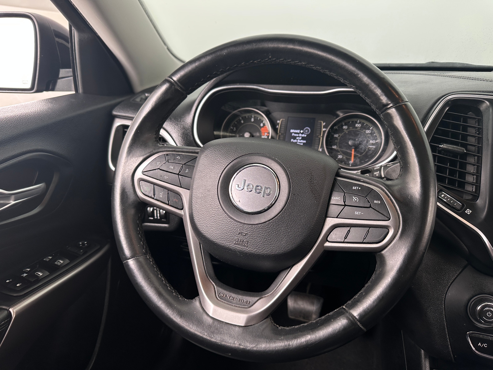 Thumbnail: 2019 Jeep Cherokee - 5