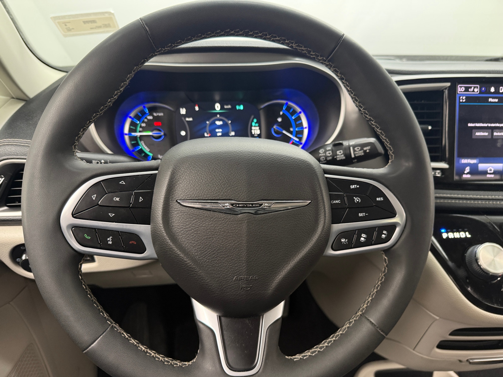 Thumbnail: 2022 Chrysler Pacifica - 4