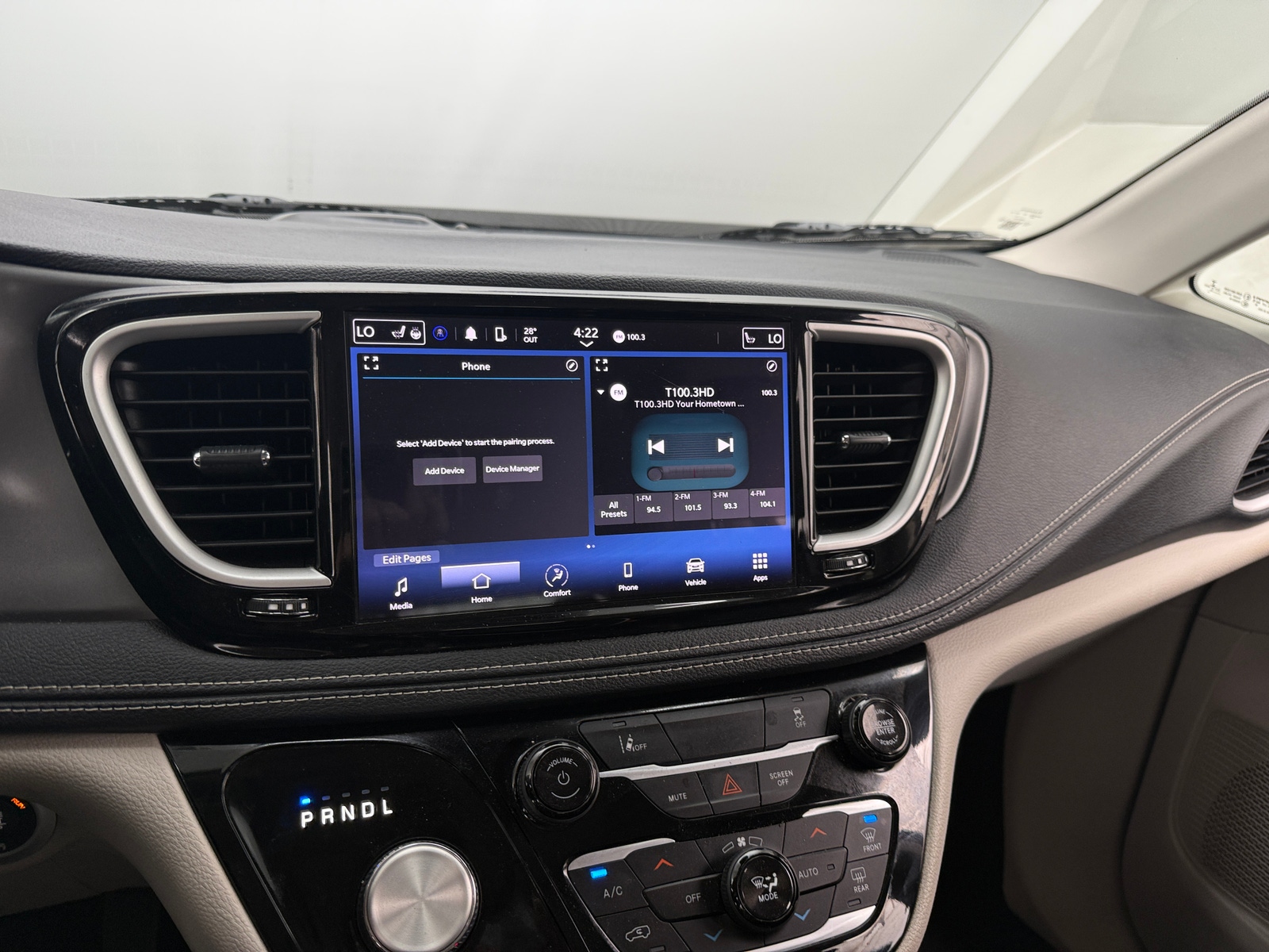 Thumbnail: 2022 Chrysler Pacifica - 3