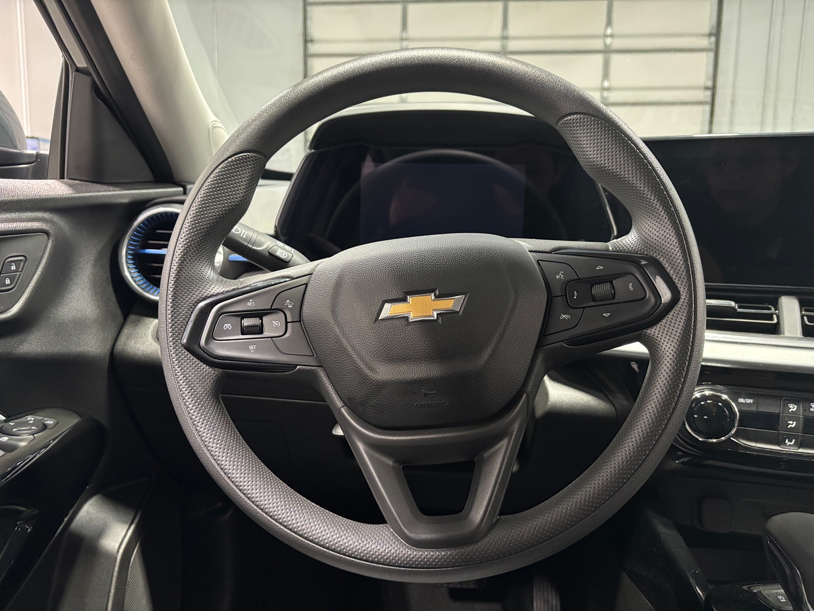 Thumbnail: 2025 Chevrolet Trax - 5