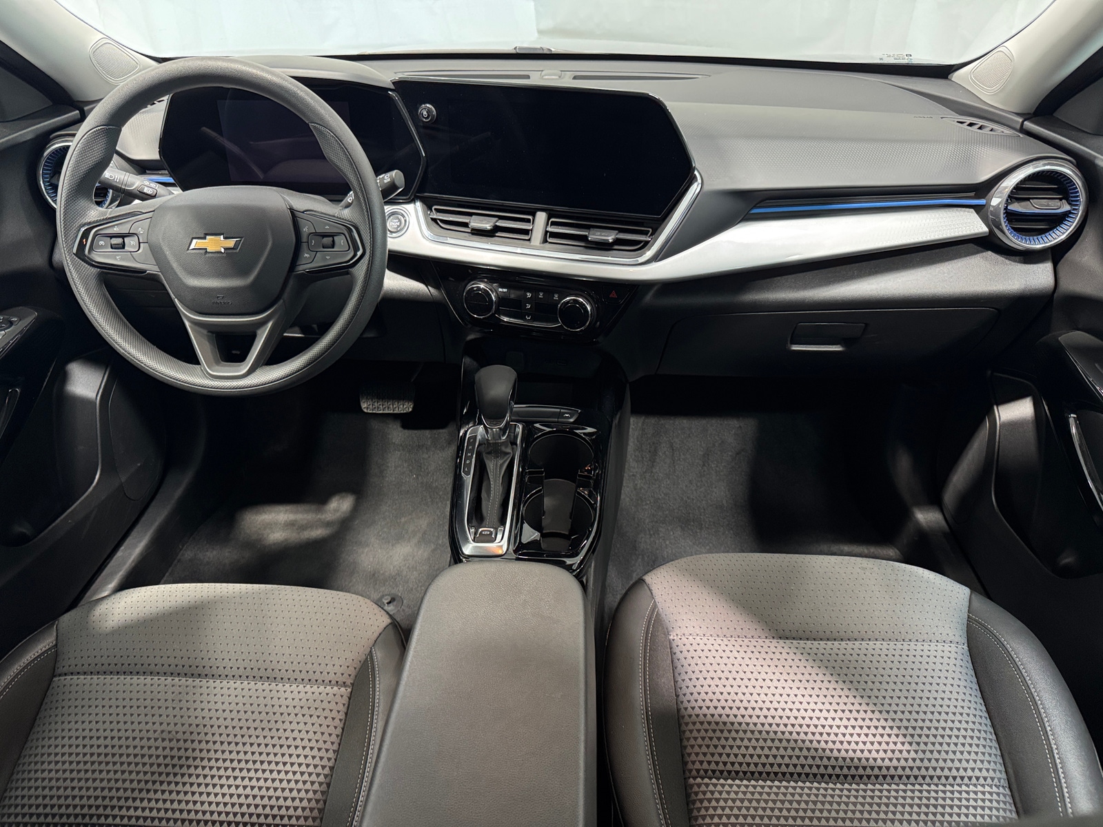 Thumbnail: 2025 Chevrolet Trax - 3