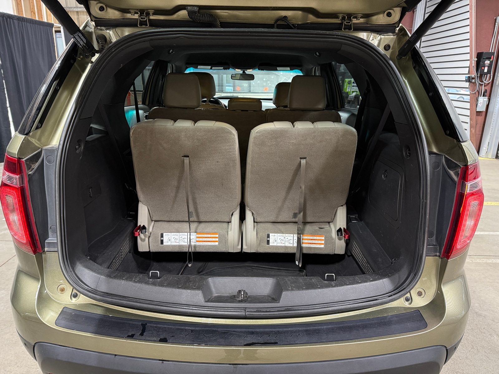 Thumbnail: 2013 Ford Explorer - 6