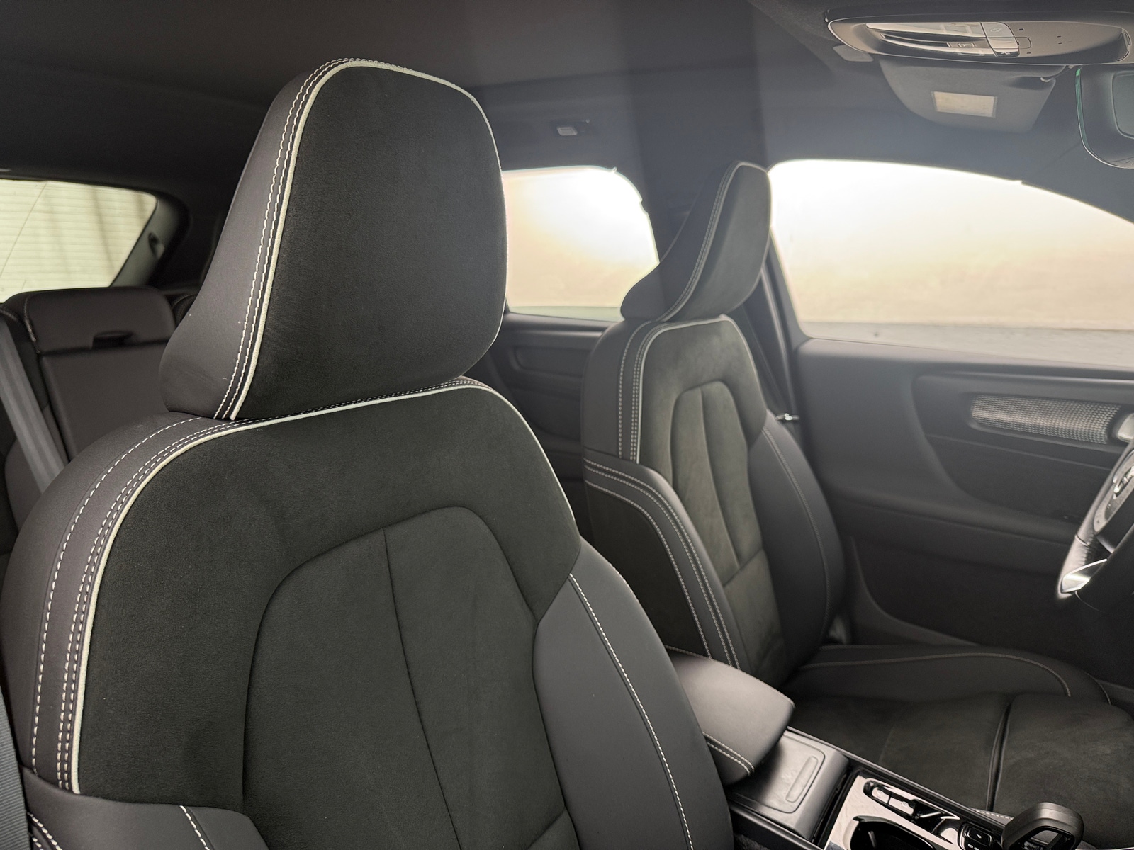 Thumbnail: 2023 Volvo XC40 - 2