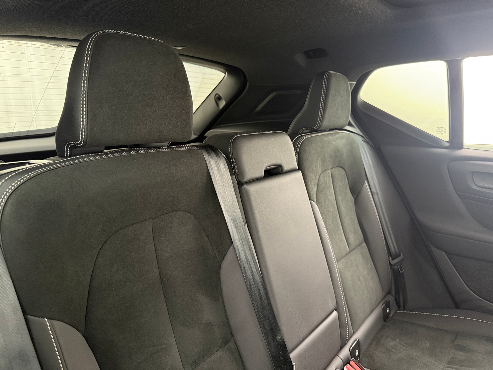 Thumbnail: 2023 Volvo XC40 - 6