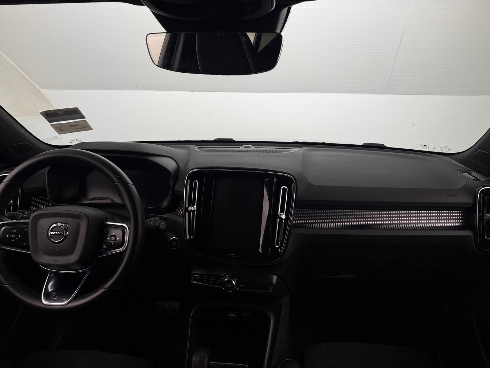 Thumbnail: 2023 Volvo XC40 - 3