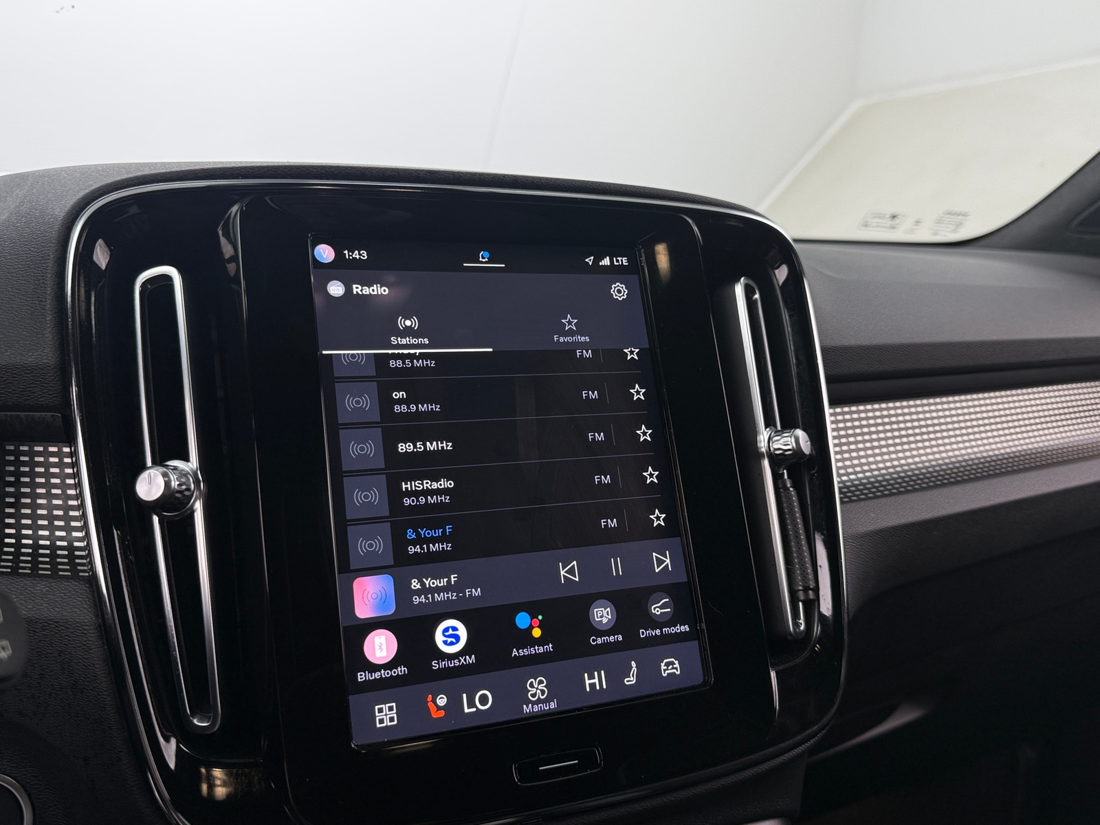 Thumbnail: 2023 Volvo XC40 - 4