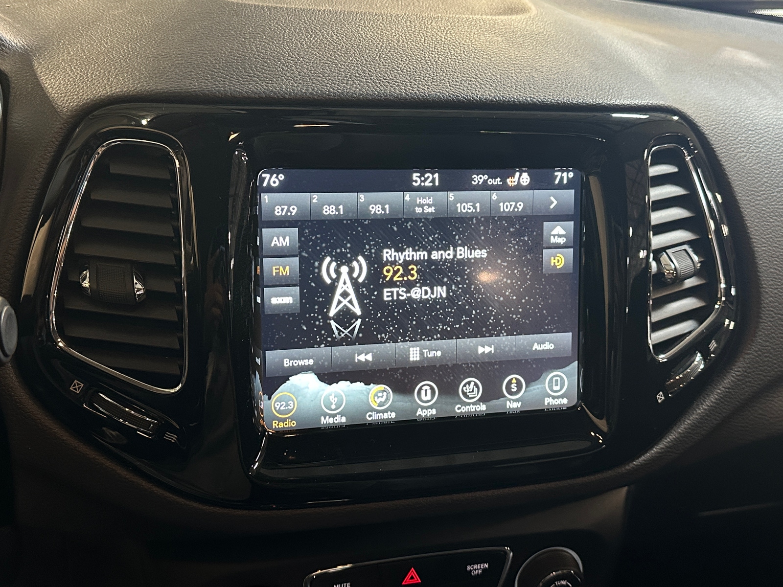 Thumbnail: 2018 Jeep Compass - 3