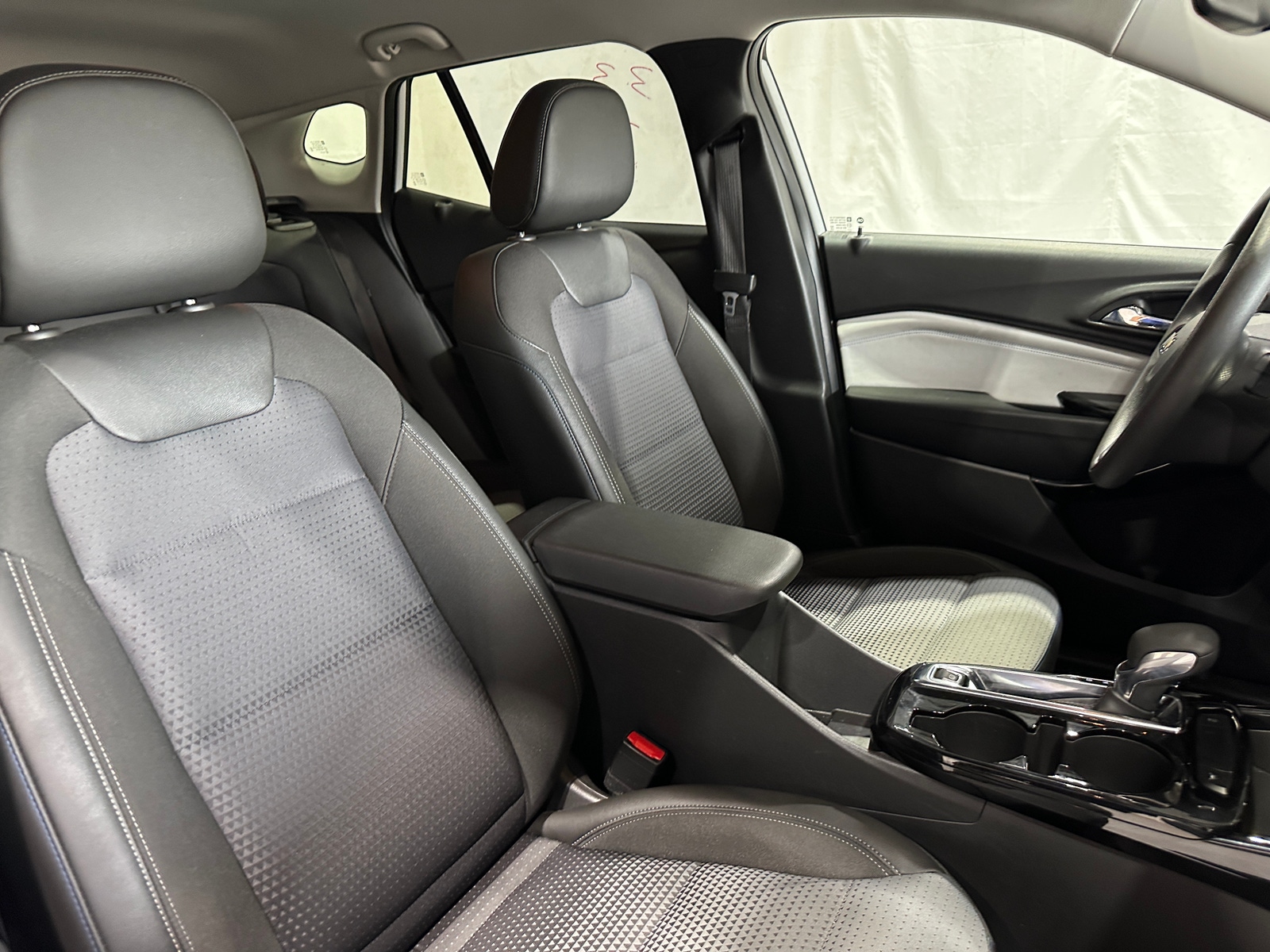 Thumbnail: 2025 Chevrolet Trax - 2