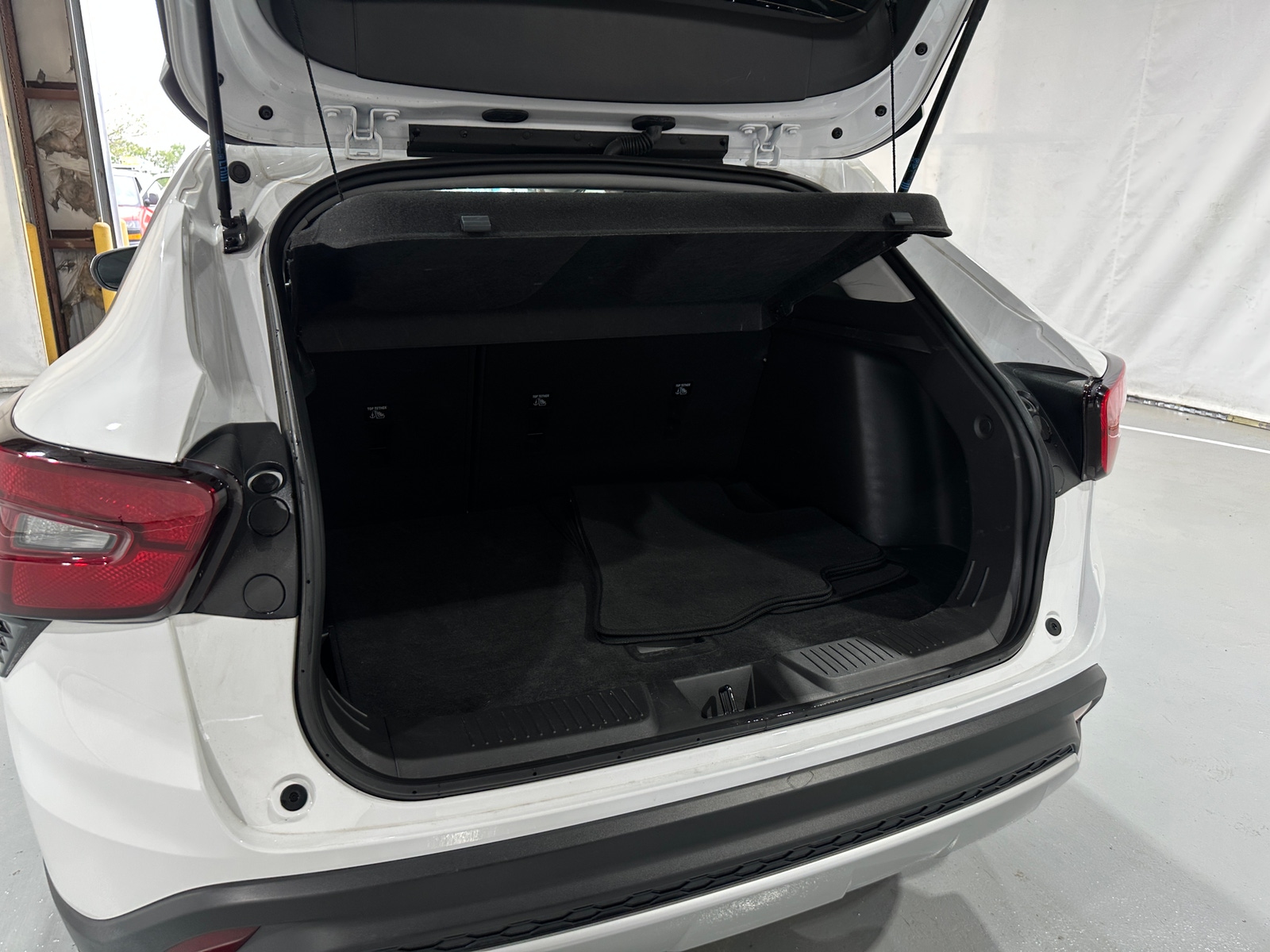 Thumbnail: 2025 Chevrolet Trax - 7