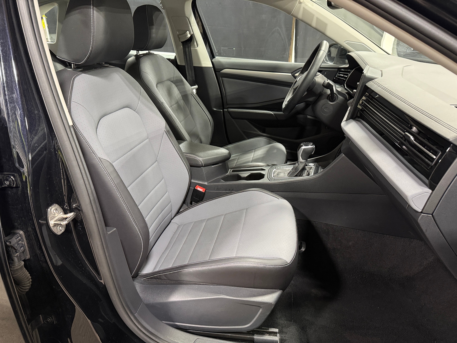 Thumbnail: 2025 Volkswagen Jetta - 2