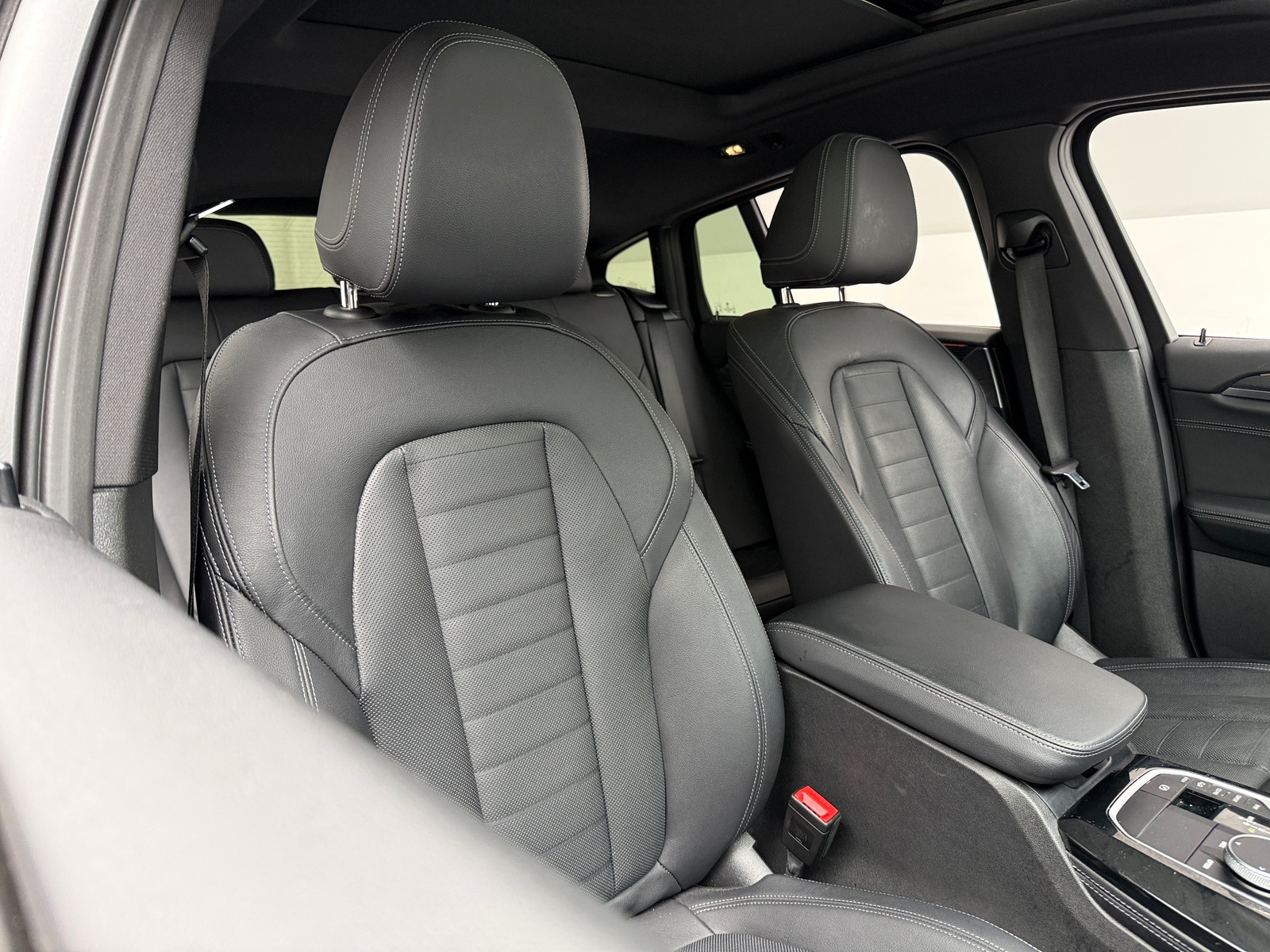 Thumbnail: 2023 BMW X4 - 2