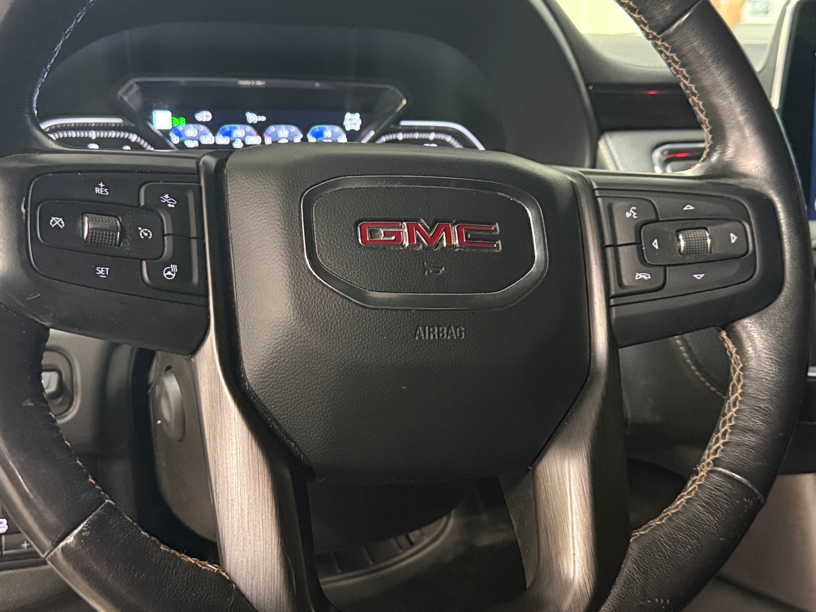 Thumbnail: 2021 GMC Yukon XL - 4