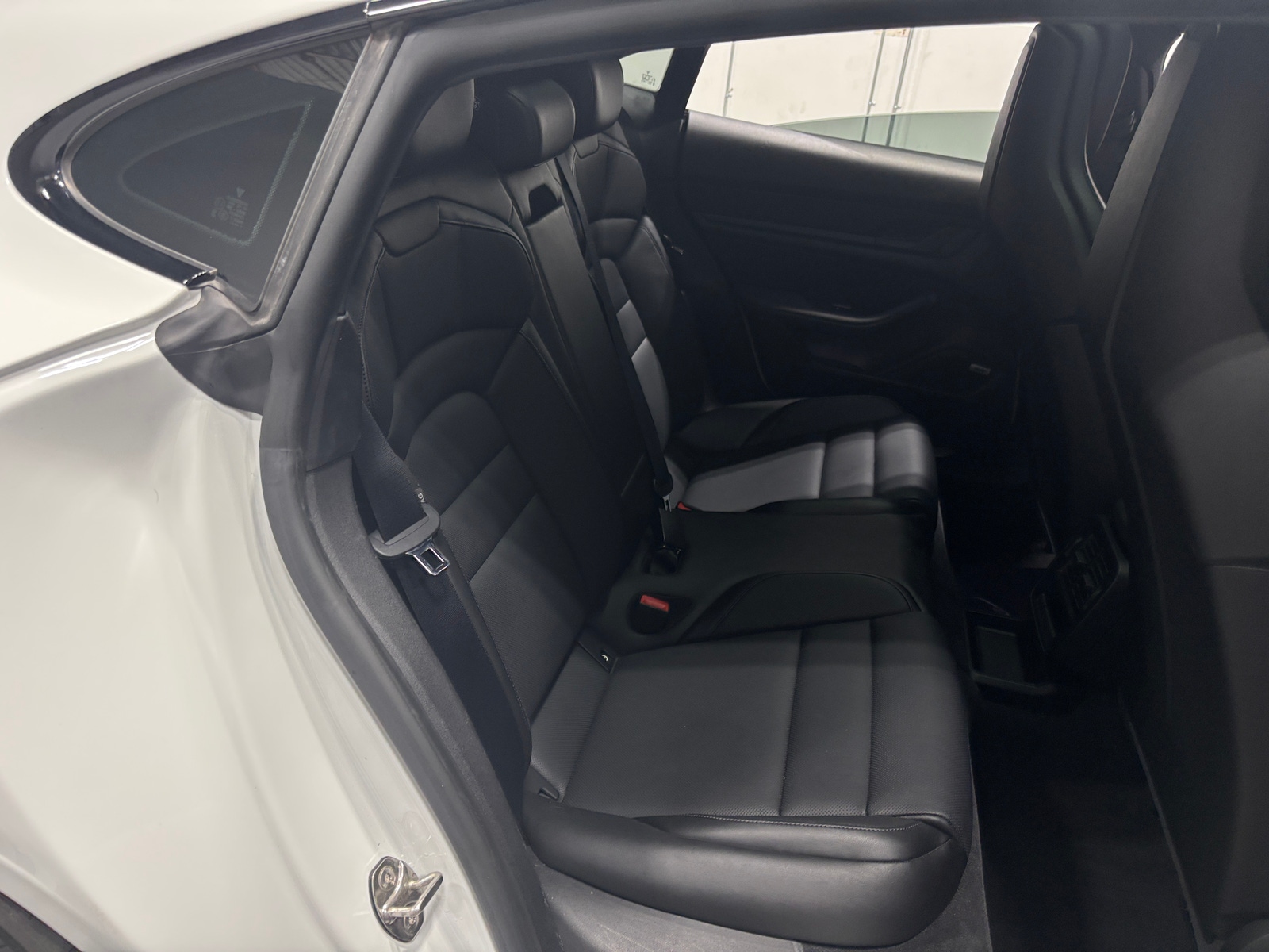 Thumbnail: 2021 Porsche Taycan - 5