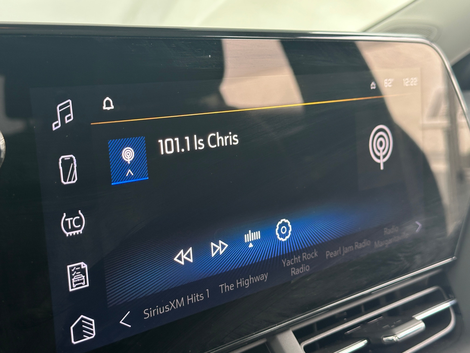 Thumbnail: 2025 Chevrolet Trax - 4