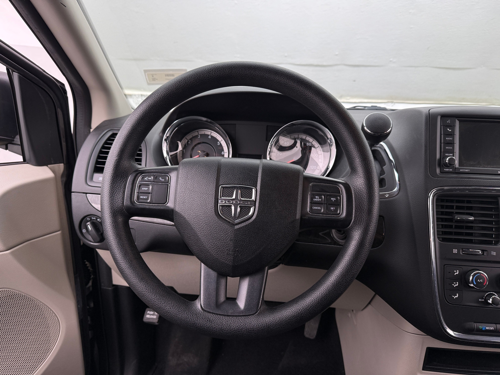 Thumbnail: 2018 Dodge Grand Caravan - 5