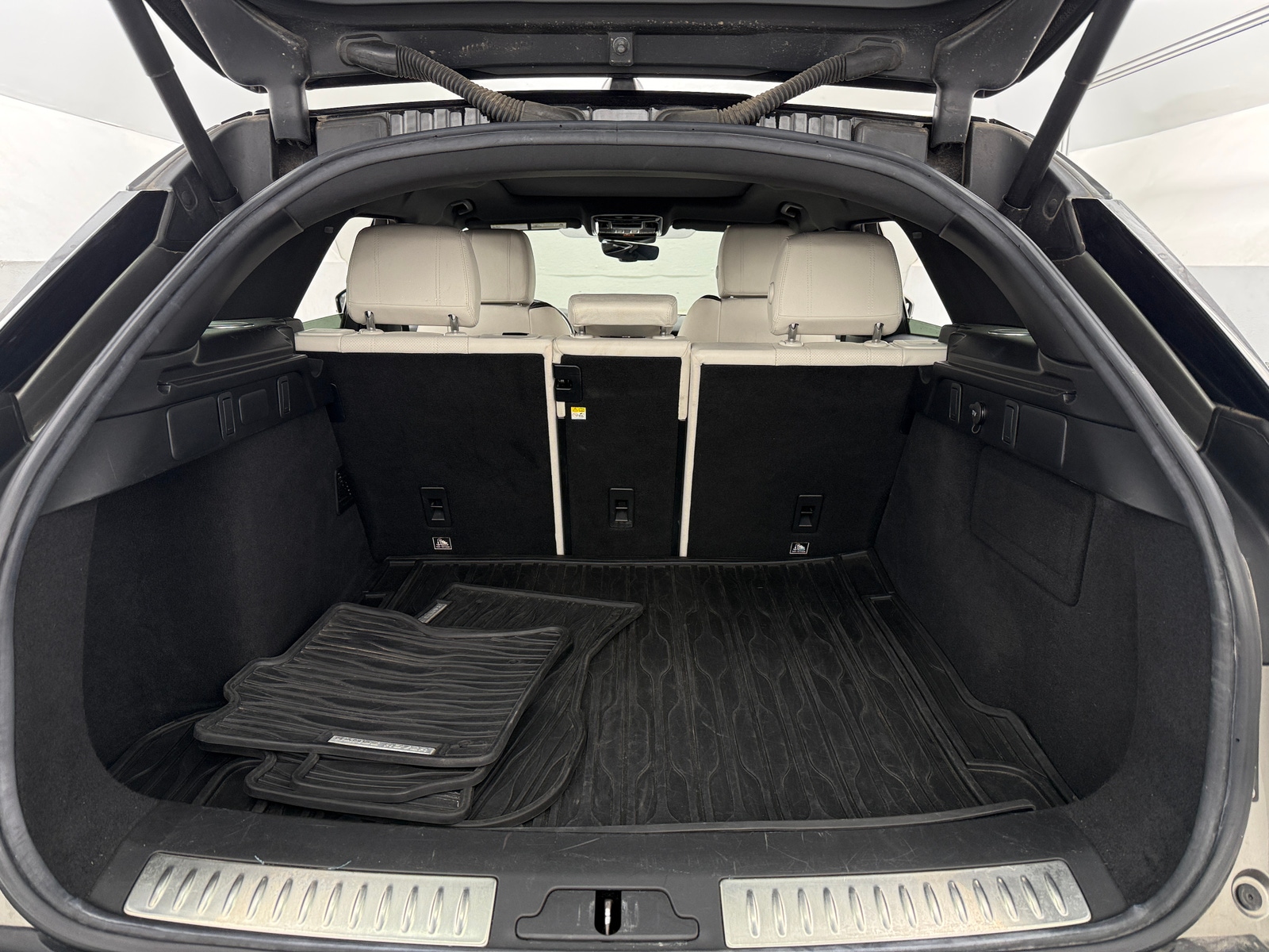 Thumbnail: 2018 Land Rover Range Rover Velar - 6