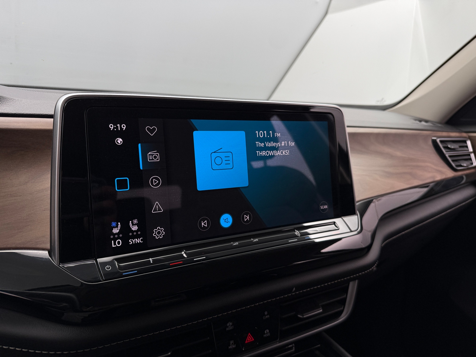 Thumbnail: 2024 Volkswagen Atlas - 3