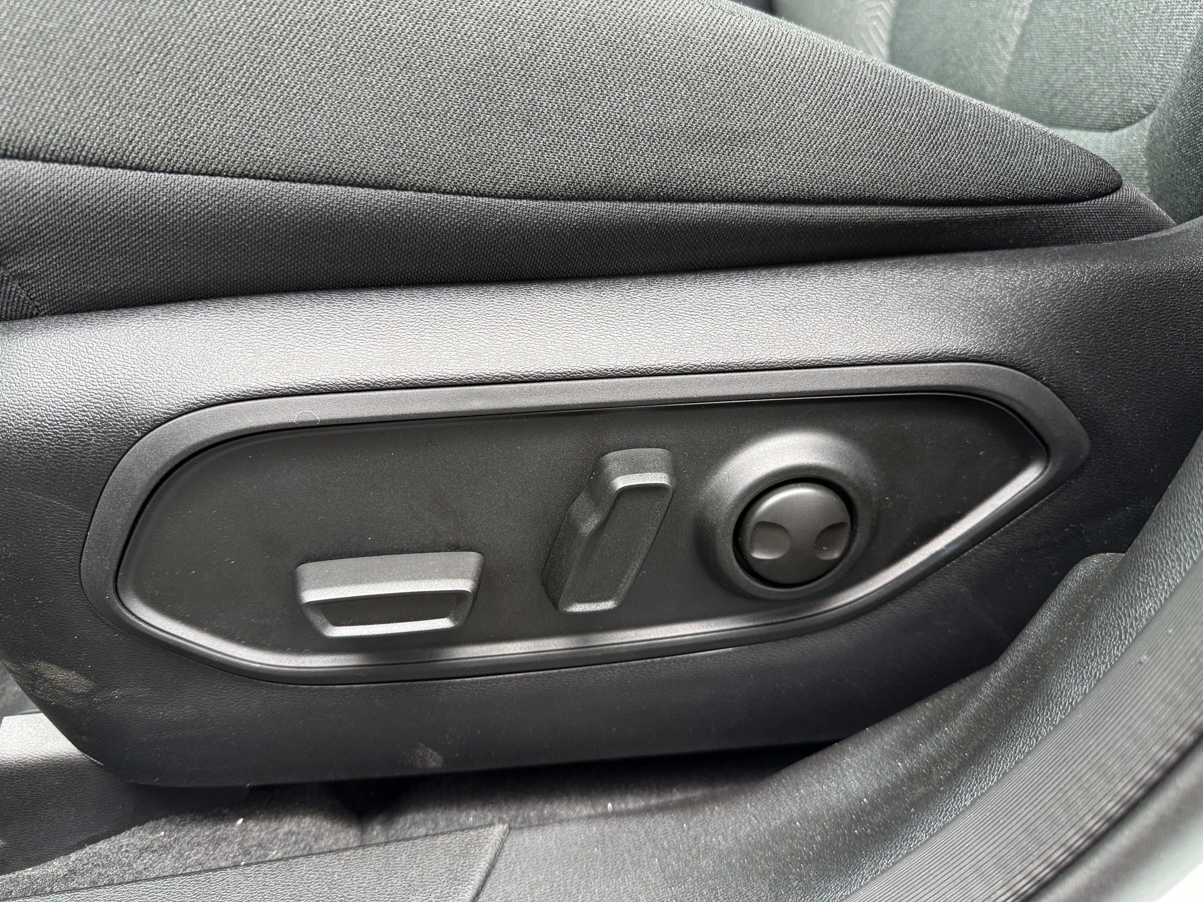 2026 Jeep Cherokee Laredo - Photo 2