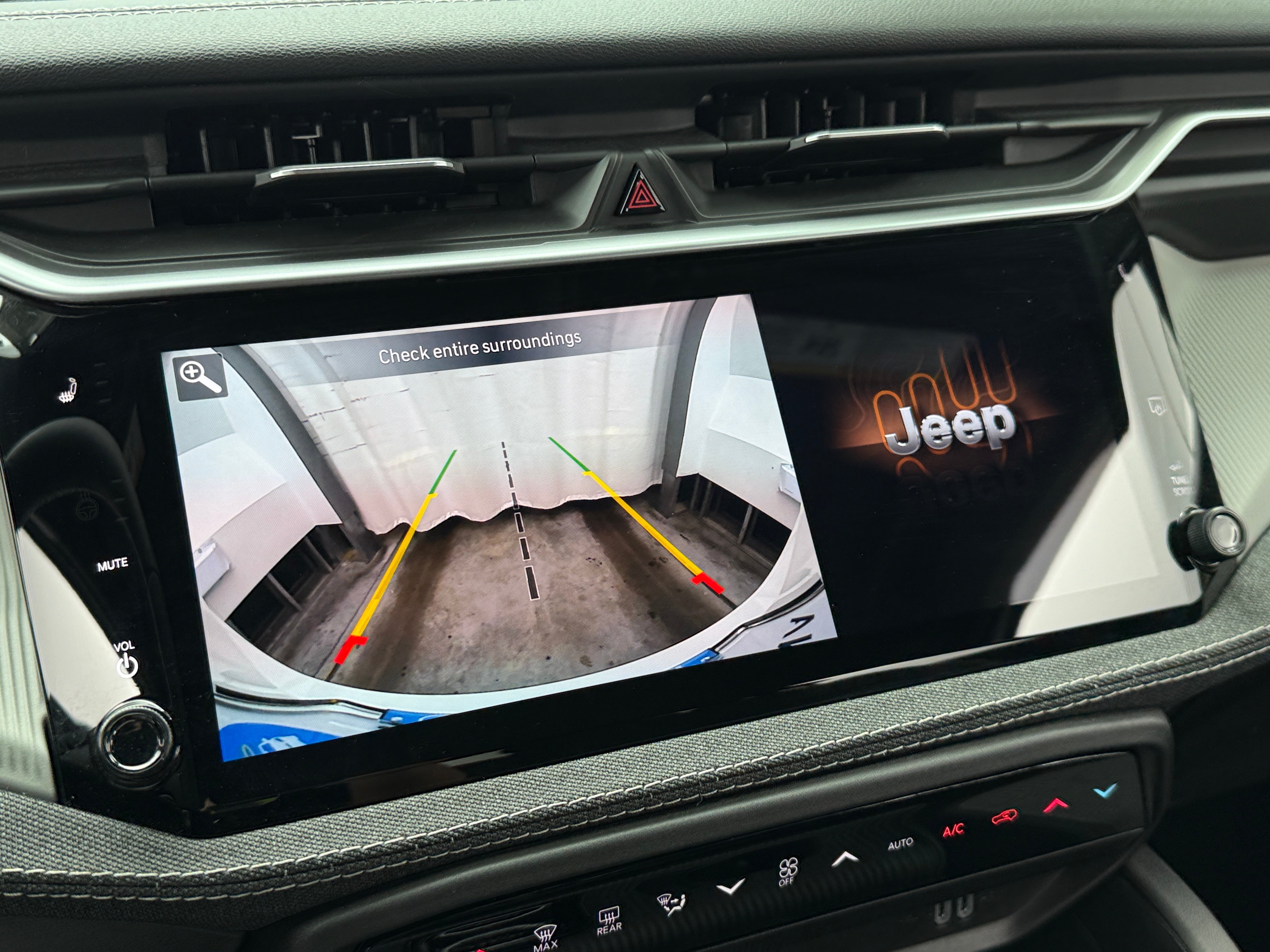 2026 Jeep Cherokee Laredo - Photo 13
