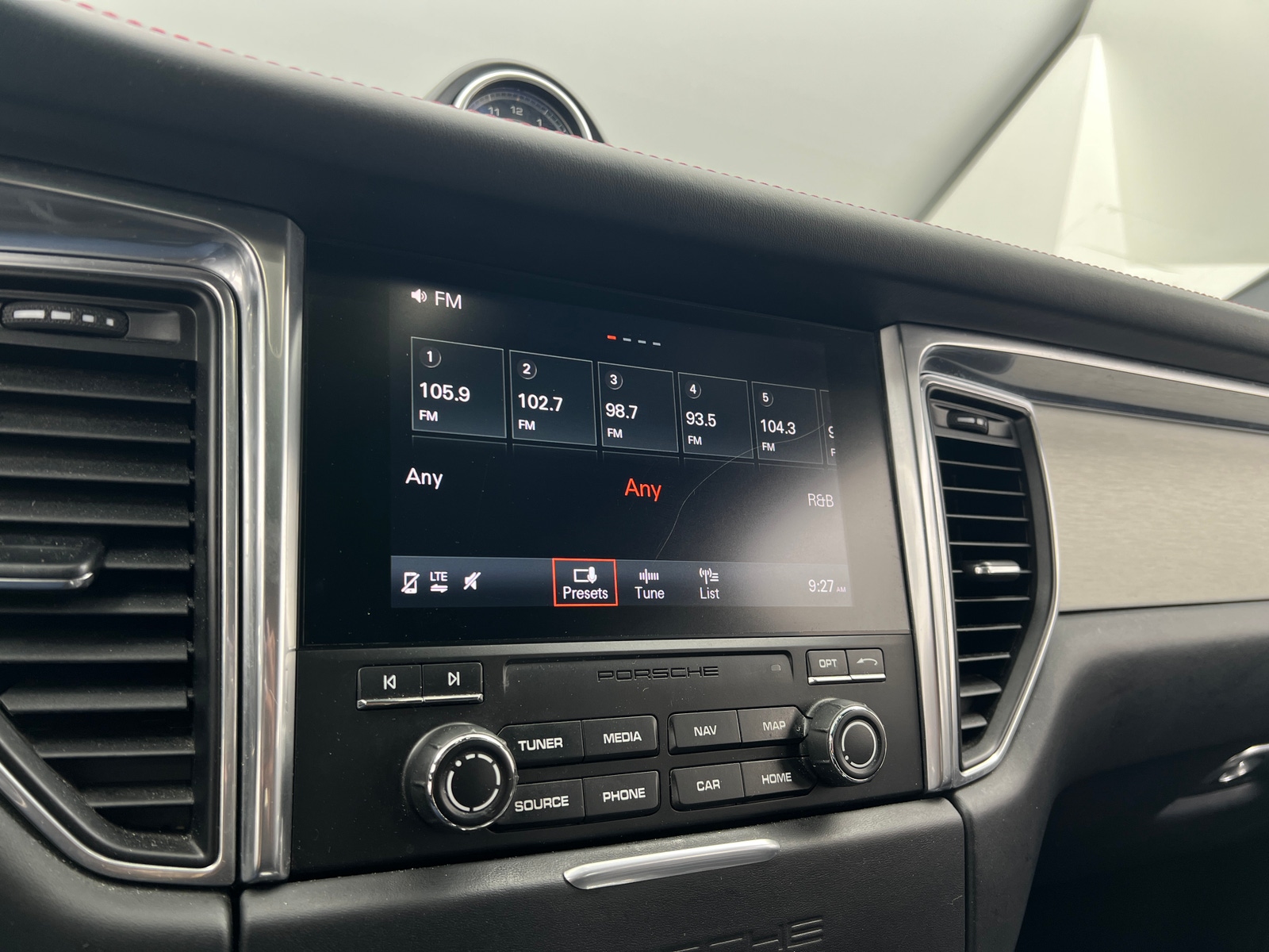 Thumbnail: 2017 Porsche Macan - 3