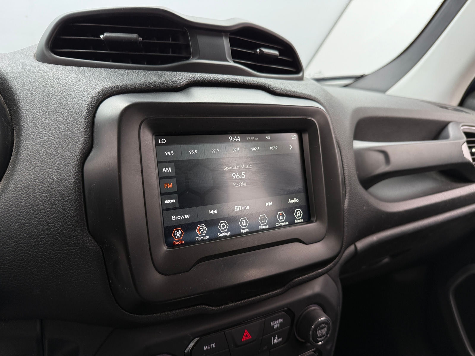 Thumbnail: 2021 Jeep Renegade - 4