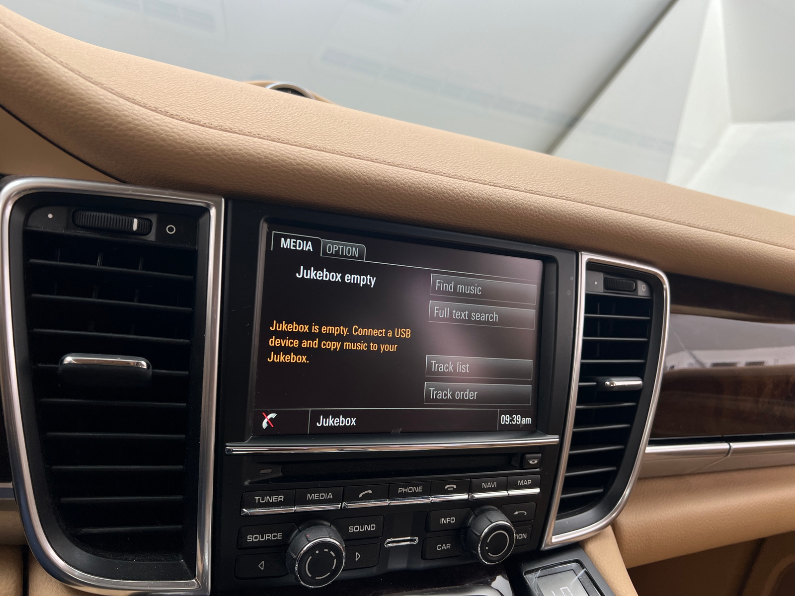 Thumbnail: 2015 Porsche Panamera - 3