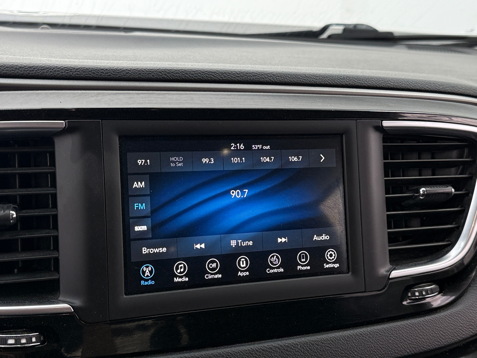 Thumbnail: 2020 Chrysler Pacifica - 3