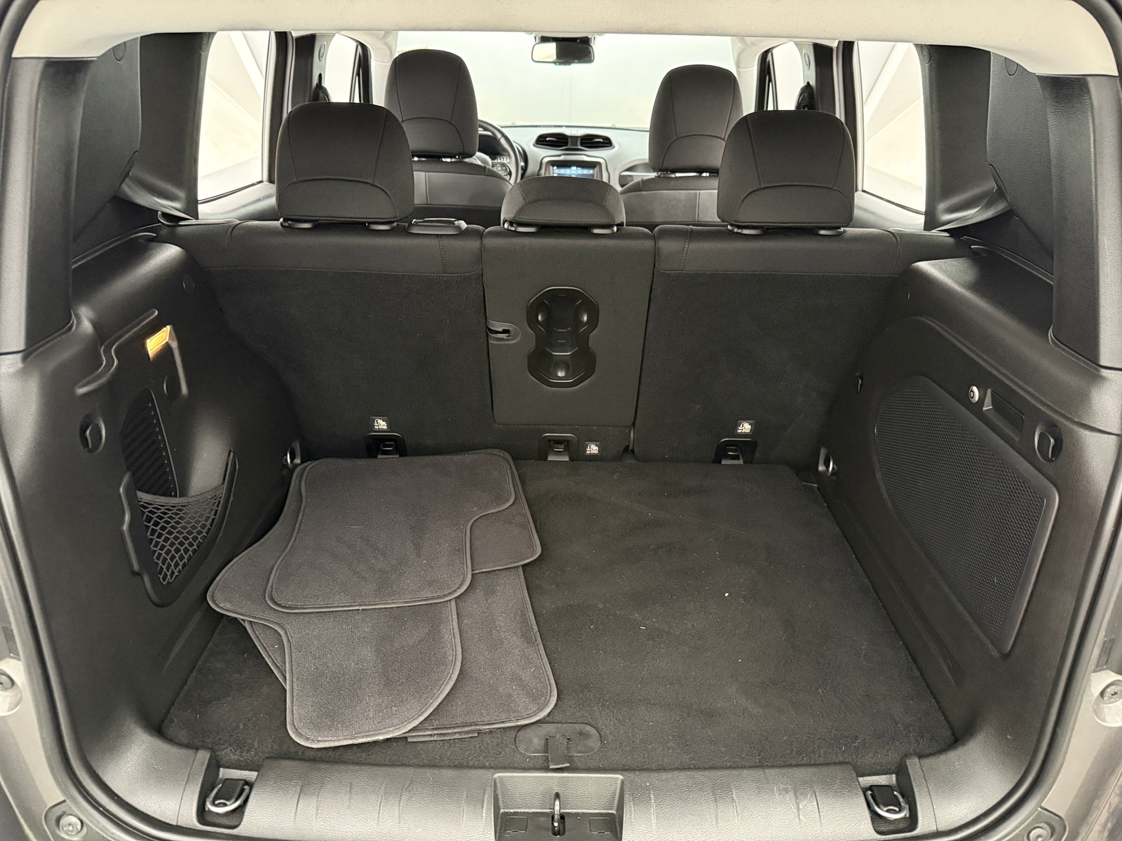 Thumbnail: 2018 Jeep Renegade - 7