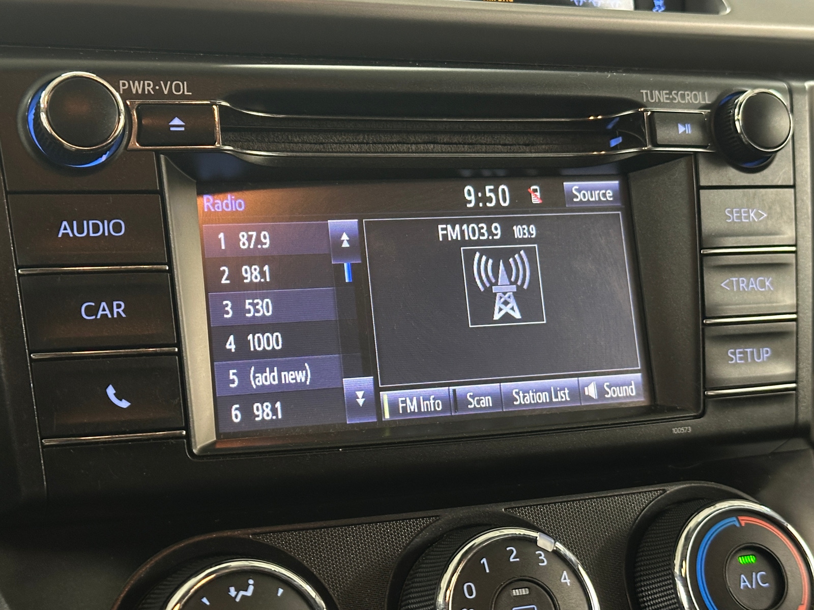 Thumbnail: 2018 Toyota RAV4 - 4